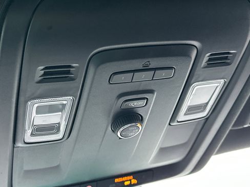 Used 2024 GMC Yukon XL SLT image 23