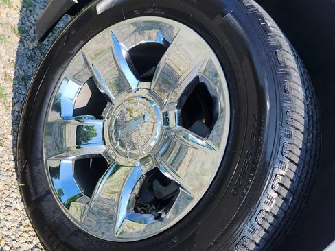 Used 2016 Chevrolet Suburban LT AWD/4WD image 5