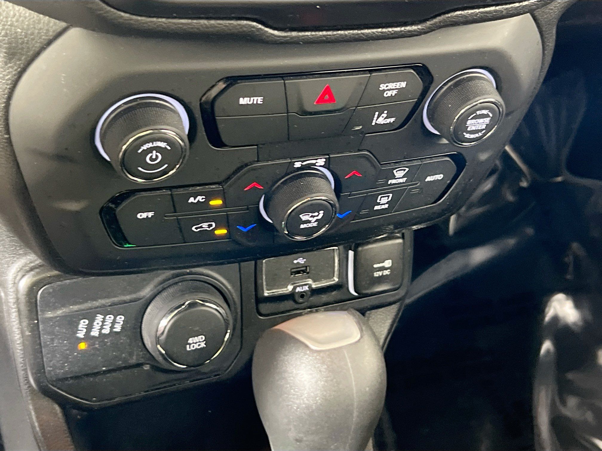 Used 2022 Jeep Renegade Altitude w/ Convenience Group AWD/4WD image 16