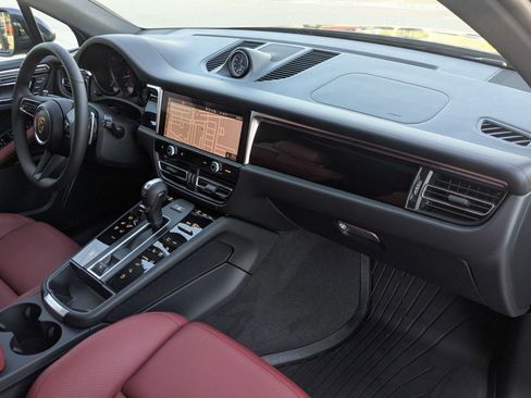 New 2026 Porsche Macan image 26
