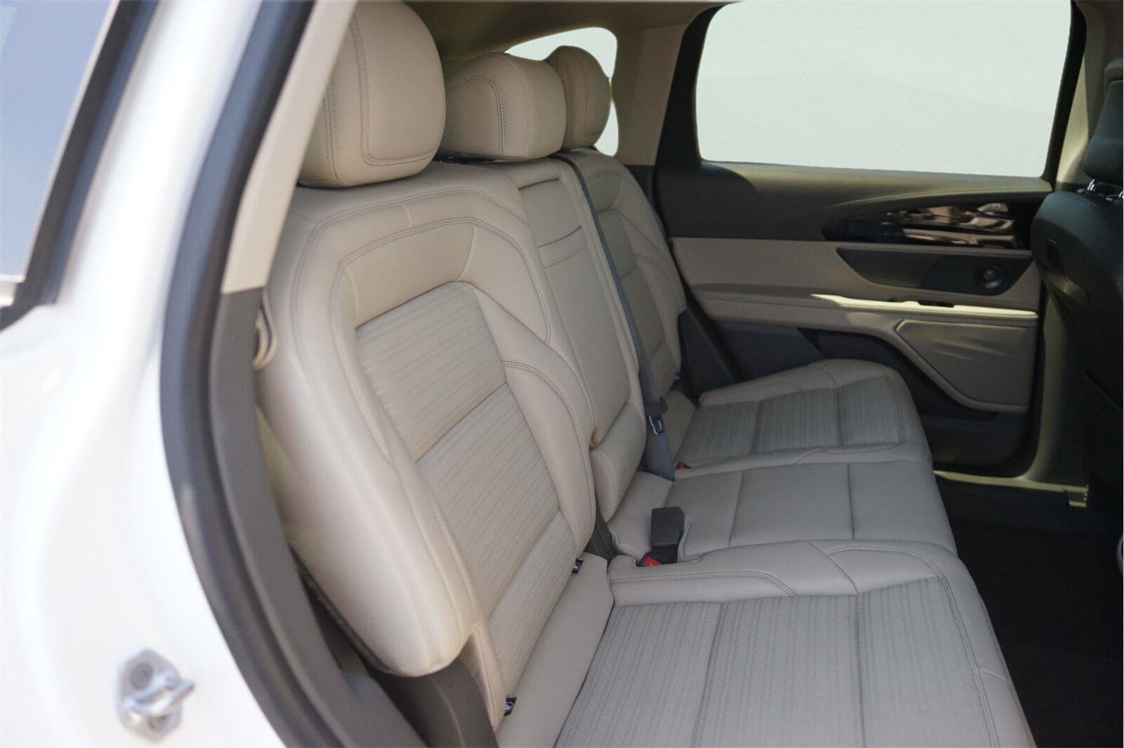 Used 2025 Lincoln Nautilus Reserve AWD/4WD image 17
