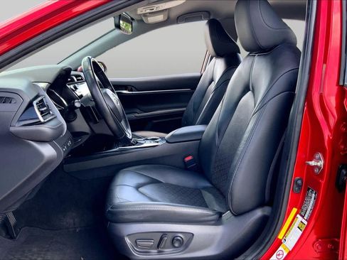 Used 2019 Toyota Camry XSE FWD image 8