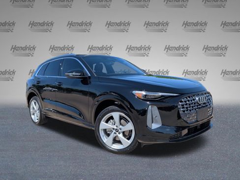 Used 2026 Audi Q5 Premium Plus AWD/4WD image 2