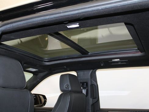 Used 2022 GMC Yukon XL Denali w/ Denali Premium Package image 11