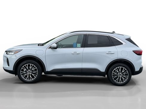 Used 2025 Ford Escape SE image 2