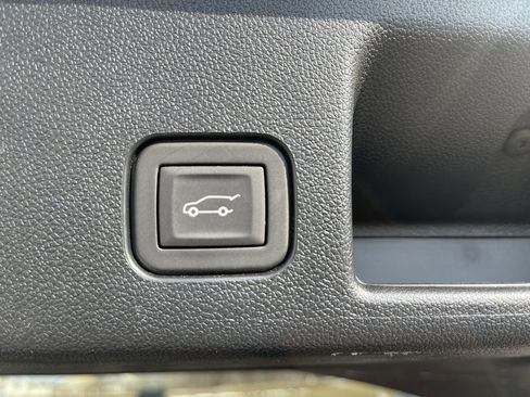 Used 2025 Chevrolet Equinox EV LT image 6