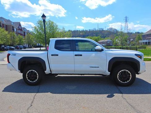 Used 2024 Toyota Tacoma TRD Off-Road AWD/4WD image 8