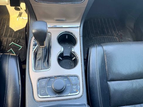 Used 2017 Jeep Grand Cherokee Overland AWD/4WD image 23