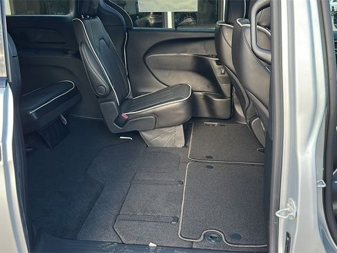New 2026 Chrysler Pacifica Limited w/ S Appearance Package image 31