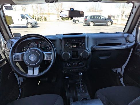 Used 2018 Jeep Wrangler Unlimited Sport image 10