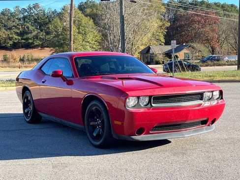 Used 2013 Dodge Challenger SXT image 15