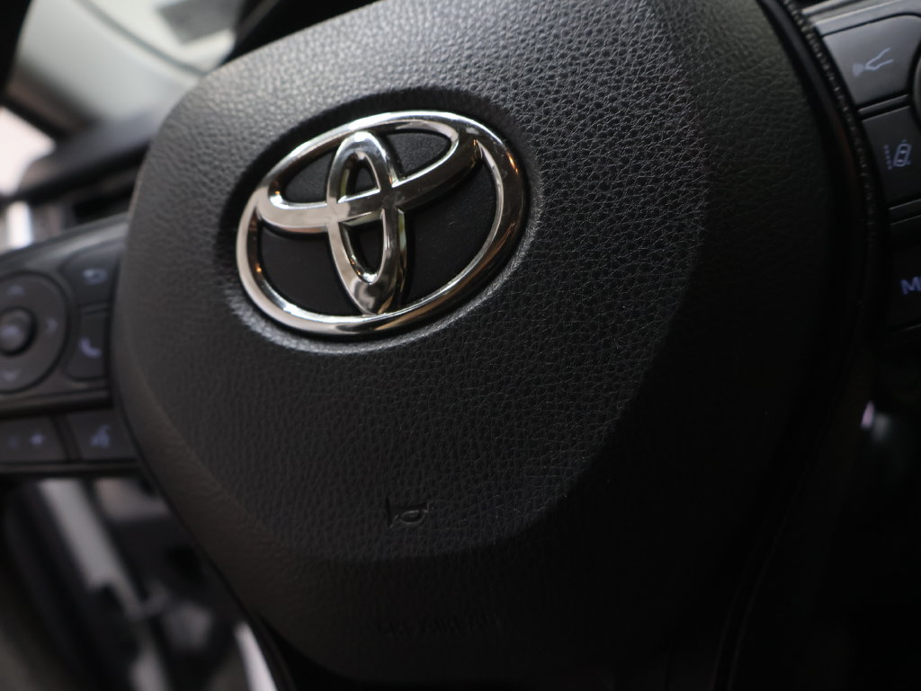 Used 2020 Toyota RAV4 LE FWD image 21
