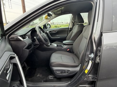Used 2025 Toyota RAV4 XLE FWD image 17