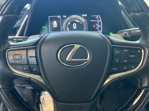 Used 2019 Lexus ES 300h w/ Accessory Package 2 image 26