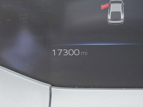 Used 2025 Toyota Prius XLE FWD image 23