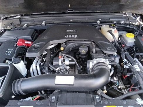 Used 2021 Jeep Wrangler Unlimited Rubicon AWD/4WD image 36