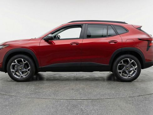 Used 2025 Chevrolet Trax LT w/ LT Convenience Package FWD image 4