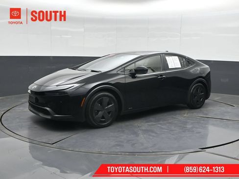 Used 2025 Toyota Prius LE AWD/4WD image 6
