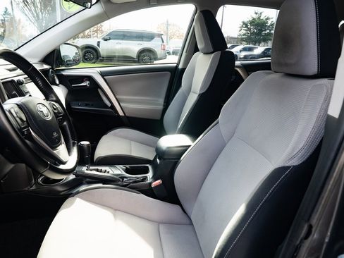 Used 2018 Toyota RAV4 XLE image 18