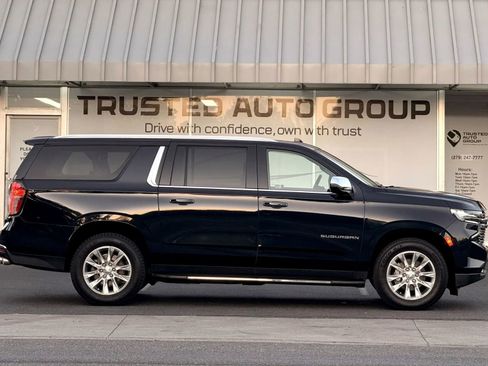 Used 2023 Chevrolet Suburban Premier RWD image 5