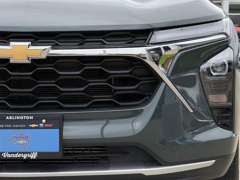 Used 2025 Chevrolet Trax LT image 8