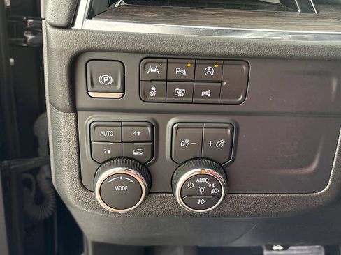Certified 2025 Chevrolet Suburban Premier AWD/4WD image 39