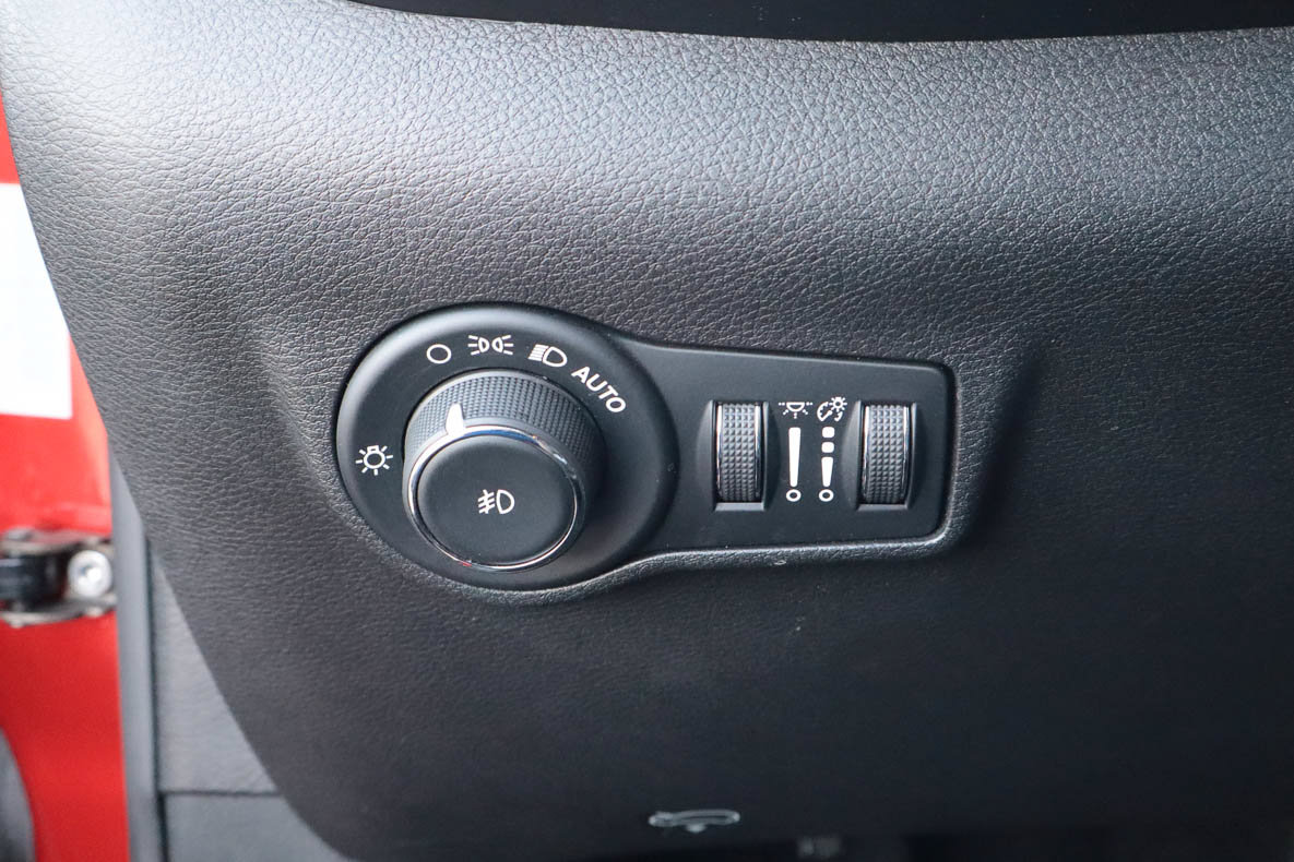 Used 2025 Jeep Compass Limited AWD/4WD image 16