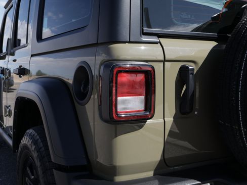 Used 2025 Jeep Wrangler Unlimited Sport AWD/4WD image 18