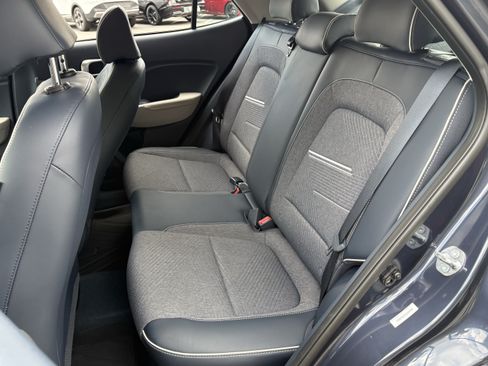 Used 2025 Hyundai Venue Limited FWD image 17