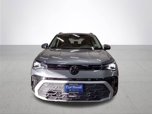 New 2025 Volkswagen Taos SE image 3