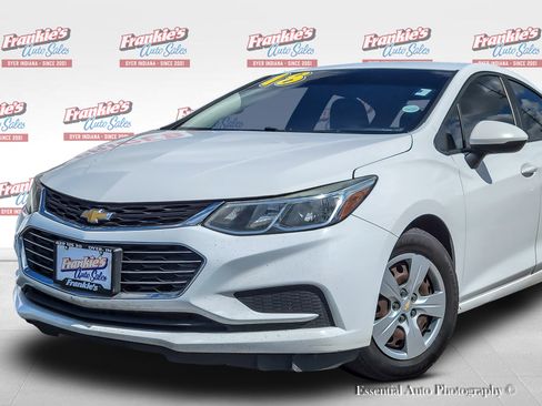 Used 2018 Chevrolet Cruze LS FWD image 2