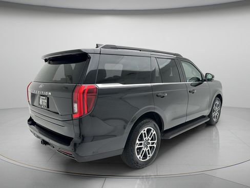 Used 2025 Ford Expedition Active AWD/4WD image 5