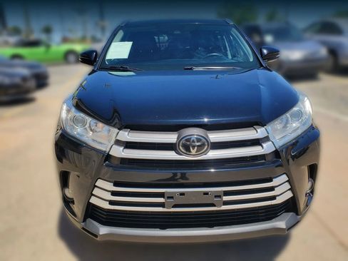 Used 2019 Toyota Highlander XLE AWD/4WD image 21