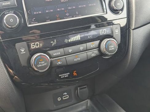 Used 2019 Nissan Rogue SV image 25