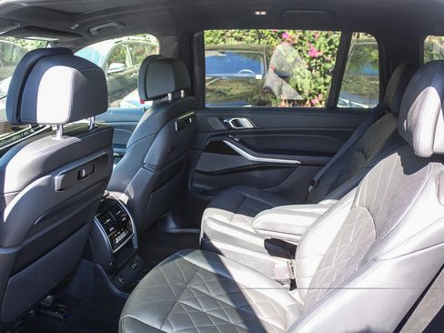 Used 2024 BMW X7 xDrive40i w/ Premium Package AWD/4WD image 17