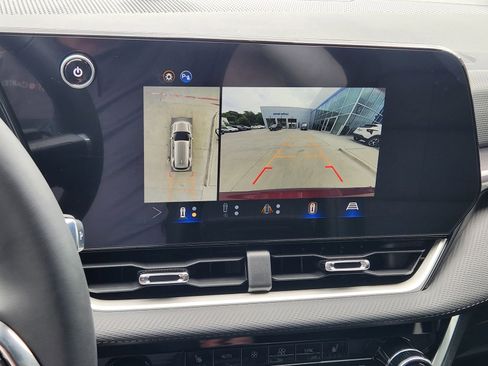 New 2026 Chevrolet Equinox LT w/ Convenience Package II FWD image 17