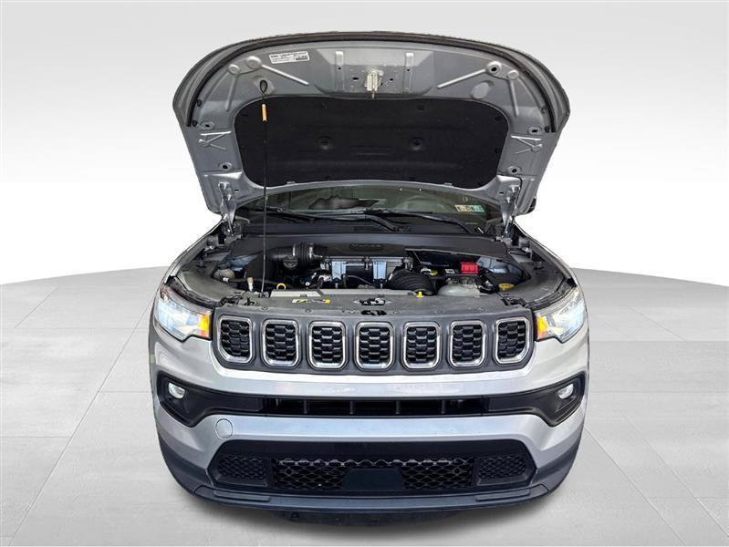 Used 2024 Jeep Compass Latitude AWD/4WD image 11