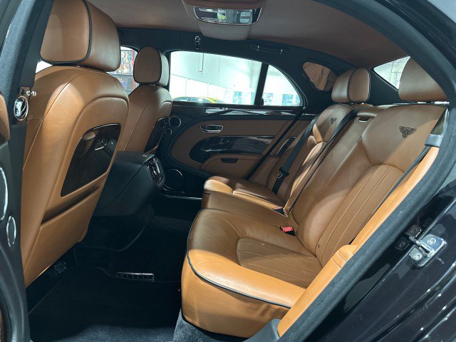 Used 2011 Bentley Mulsanne RWD image 46