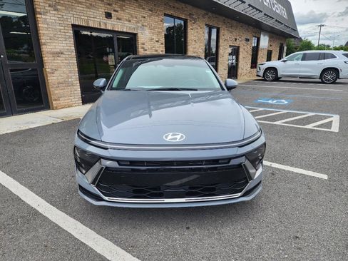 Used 2024 Hyundai Sonata SEL w/ Convenience Package FWD image 8