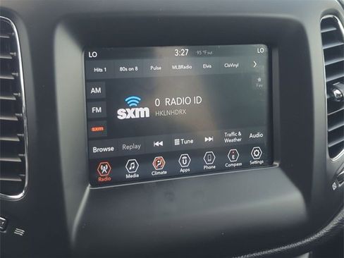 Certified 2020 Jeep Compass Latitude image 17