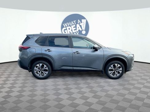 Used 2023 Nissan Rogue SV image 4