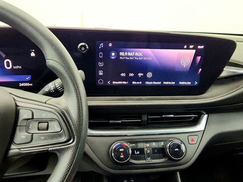 Used 2024 Buick Envista Preferred FWD image 17