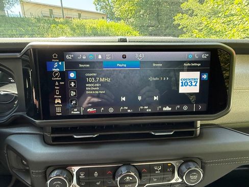Used 2024 Jeep Wrangler Unlimited Sahara w/ Technology Group AWD/4WD image 21