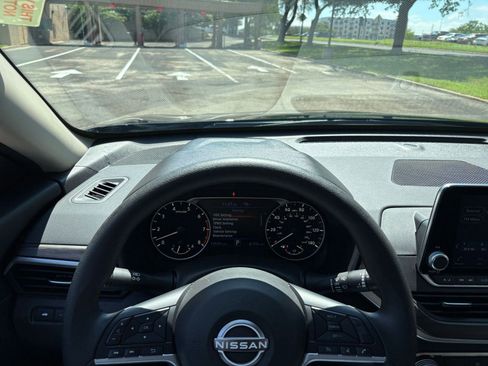 Used 2025 Nissan Altima 2.5 SV FWD image 29