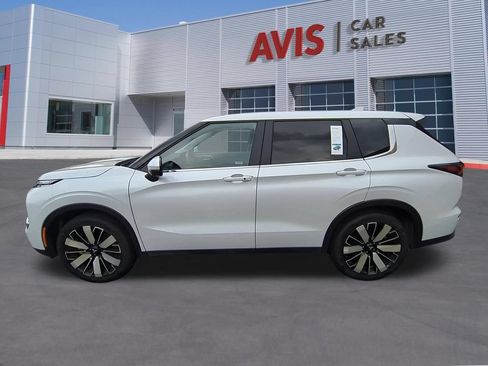 Used 2025 Mitsubishi Outlander SE AWD/4WD image 10