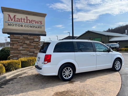 Used 2019 Dodge Grand Caravan SXT image 5