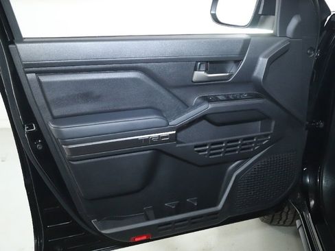 Used 2025 Toyota Tacoma TRD Off-Road AWD/4WD image 15