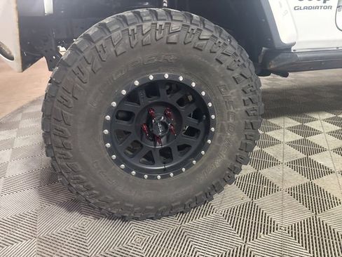Used 2021 Jeep Gladiator Willys image 55