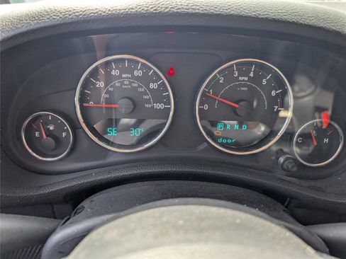 Used 2014 Jeep Wrangler Unlimited Sahara w/ Dual Top Group AWD/4WD image 20