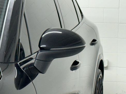 Used 2022 Porsche Cayenne Platinum Edition image 11